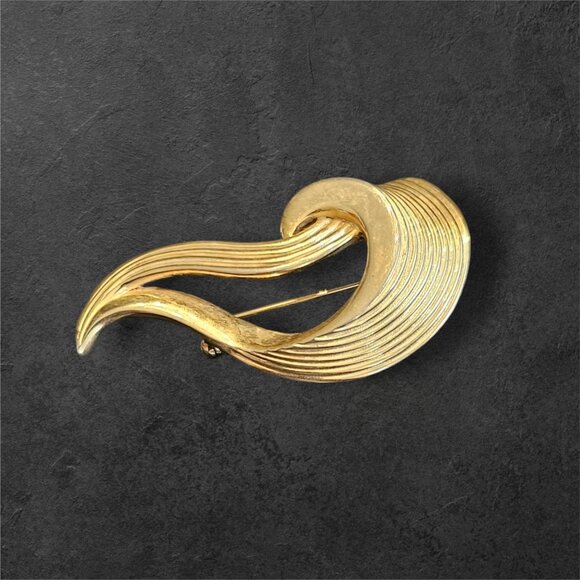 Vintage Abstract Gold-Tone Brooch Pin - 3" Retro Jewelry Accessory signed M Jent - Picture 2 of 7